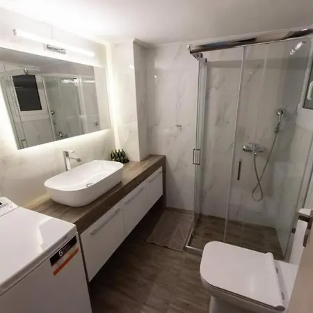 Spacious Flat 10min From Subway Stations Athene
